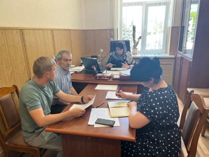 В Новолакском районе продолжаются совместные мероприятия местных органов власти и налоговой инспекции по снижению задолженности по налогам