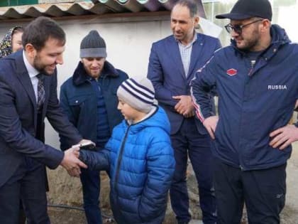 Абубакару Расулову вручили общественную награду «Народный герой Дагестана»