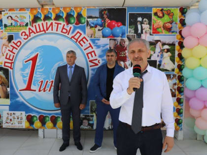 Энрик Муслимов принял участие в праздновании Международного дня защиты детей в Кизлярском районе