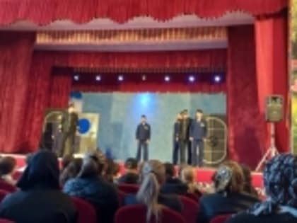 Благодаря реализации программы «Пушкинская карта» школьники Новолакского района смогли посмотреть спектакль «Легендарный Комдив»