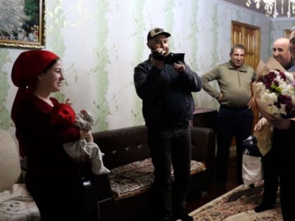 Мавсум Рагимов поздравил семью мобилизованного с рождением дочери