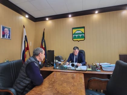 Глава Сулейман-Стальского района рассмотрел обращения 17 жителей муниципалитета