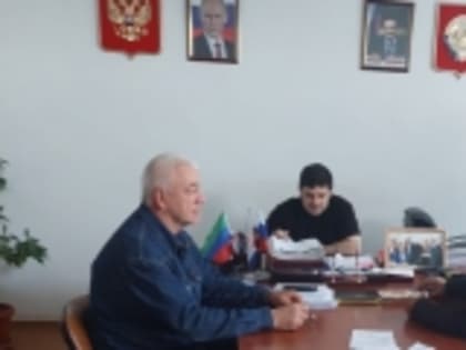 В селе Дучи Новолакского района с родителями призывников провели разъяснительные беседы с участием и.о. главы МО Сулеймана Рамазанова