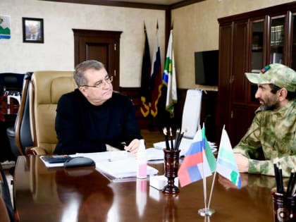 Глава Дербентского района Мавсум Рагимов встретился с мобилизованным, приехавшим в краткосрочный отпуск