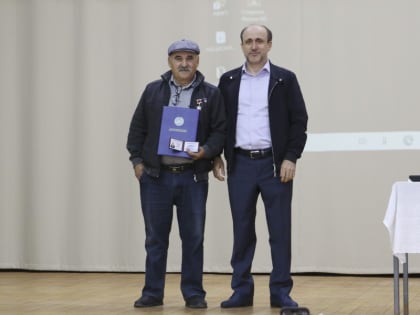 В День села Баршамай Алим Темирбулатов вручил медаль «Героя труда Кайтага» и Благодарственные письма жителям сельского поселения за добросовестный труд на благо родного края