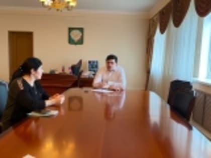 И.о главы Новолакского района Сулейман Рамазанов обсудил с супругой мобилизованного действующие в районе и регионе меры поддержки