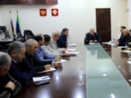 Галип Галипов провёл совещание по вопросам капремонта восьми школ Гумбета