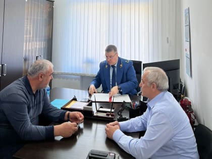 Прокурор Махачкалинской межрайонной природоохранной прокуратуры провел прием граждан в Казбековском районе