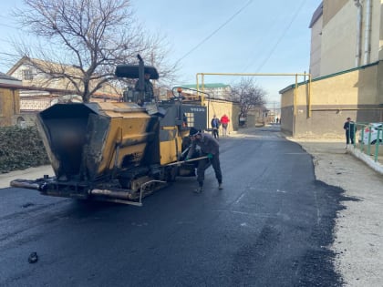 В Махачкале идёт укладка асфальта на улице Пржевальского