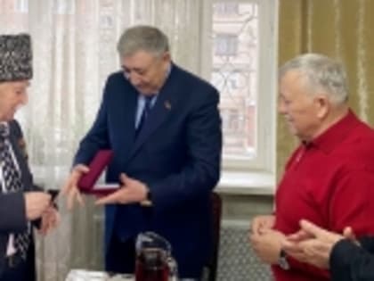 Мусу Расулова наградили медалью Амет-Хана Султана