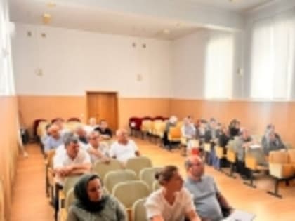 В Новолакском районе прошло совещание с руководителями образовательных учреждений по актуальным вопросам системы образования перед началом нового учебного года