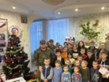 Председатель Гумбетовского отделения «Боевого братства» Магомедрасул Сулейманов привёз гуманитарную помощь в Луганский детский дом