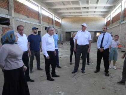 Абдулмуслимов проверил ход капремонта школы № 42 г. Махачкалы