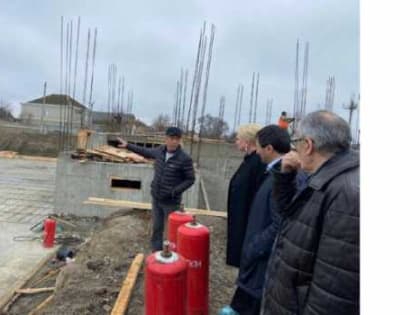 Партийный десант "Единой России" осмотрел строительство новой школы в Кизляре