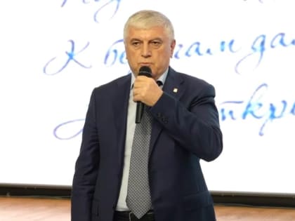 Юсуп Умавов встретился с лучшими выпускниками Махачкалы