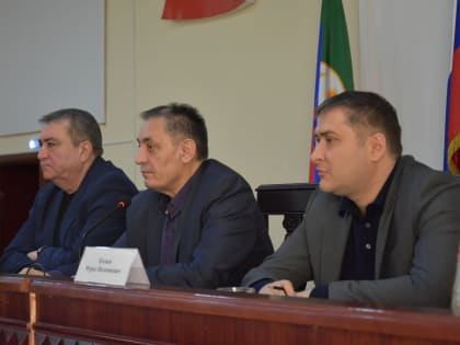 Абдурахман Махмудов провел совещание по вопросам неформальной занятости в Дербентском районе