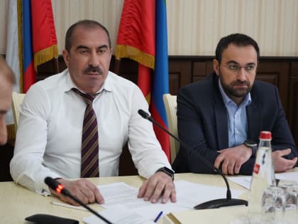 В СОБРАНИИ ДЕПУТАТОВ СОСТОЯЛОСЬ ЗАСЕДАНИЕ ПРЕЗИДИУМА