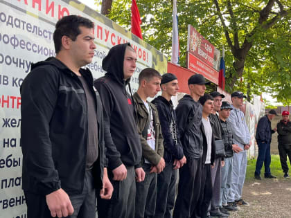 Очередную партию новобранцев-срочников отправили для прохождения военной службы из Сулейман-Стальского района