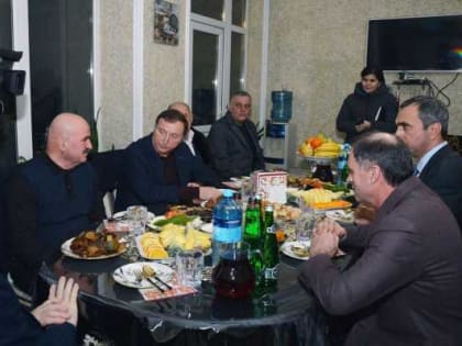 Заур Аскендеров посетил семью участника СВО депутата Абдуллы Магомедова