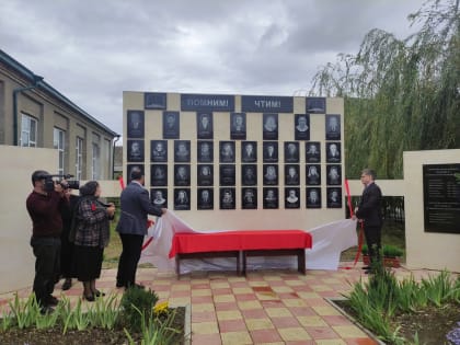 Мемориальную доску, посвященную учителям, открыли в Карабудахкентском районе