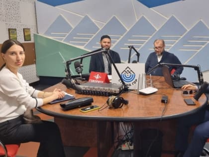 Сотрудники Миннаца РД приняли участие в радиопередачах, посвященных антитеррористической тематике