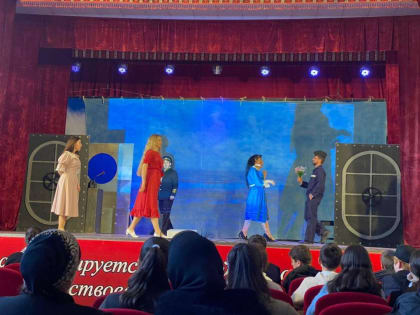 Благодаря реализации программы «Пушкинская карта» школьники Новолакского района смогли посмотреть спектакль «Легендарный Комдив»