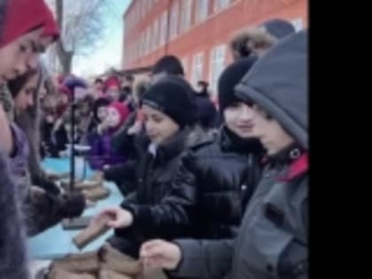 Звук метронома и хлеб по талонам – Мехельтинская СОШ провела акцию памяти «Блокадный хлеб»