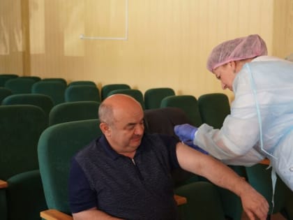 Сотрудники Администрации Хасавюрта вакцинировались от гриппа