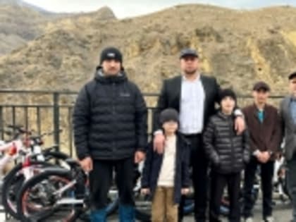 Дети погибших на СВО гумбетовцев получили велосипеды от Главы РД Сергея Меликова