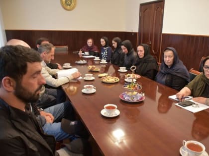 Глава Акушинского района Махач Абдулкеримов встретился с родственниками погибших участников СВО