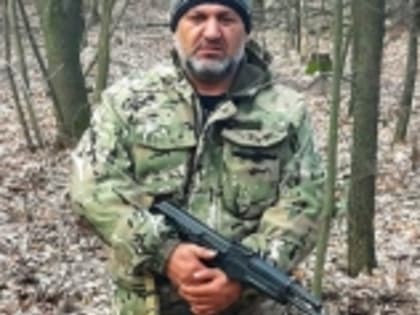 Воин с позывным «Искра» Ибрагимдибир Магомедов из села Цанатль передает салам с передовой