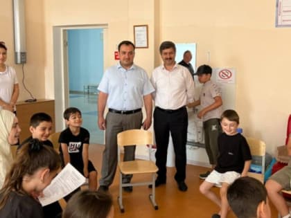 Осман Булатов посетил пришкольный лагерь махачкалинской школы
