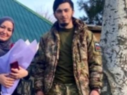 Боец СВО из села Килятль Гаджимагомед Шапиев поздравил учительницу Мелитопольской школы Заиру Пахрудинову с 8 Марта
