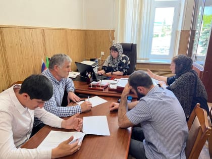 В Новолакском районе продолжаются совместные мероприятия местных органов власти и налоговой инспекции по снижению задолженности по налогам