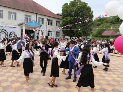 Для выпускников Табасаранского района прозвенел последний звонок