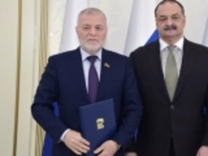 Депутат Народного Собрания РД от Новолакского района Артур Исрапилов получил Благодарность за поддержку воинских подразделений, семей военнослужащих-участников СВО