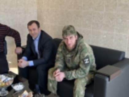 Глава с.Тухчар Новолакского района Башир Алхулаев встретился с участником СВО