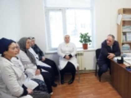 Мухтарахмед Ахмедов встретился с медперсоналом районной поликлиники Гумбета