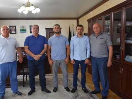 Мавсум Рагимов встретился с участником СВО, который находится в краткосрочном отпуске