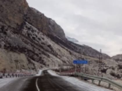 Дороги Гумбетовского района обработали песчано-гравийной смесью от гололёда