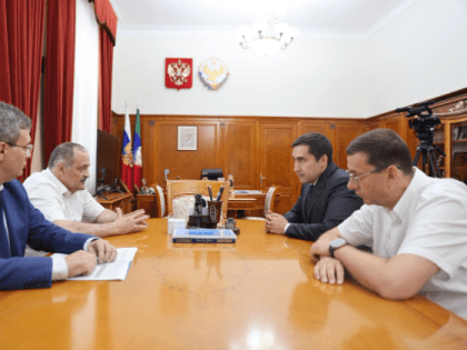 Сергей Меликов встретился с замминистра энергетики России Евгением Грабчаком