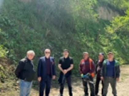 Депутат НС РД Артур Исрапилов проинспектировал ход проводимых работ по благоустройству моста Новолак-Чапаево в Новолакском районе