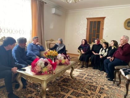 Глава района посетил мать командира батальона 