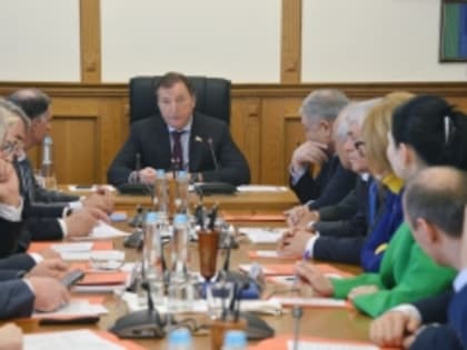 Заур Аскендеров провел совещание с депутатами и работниками Аппарата парламента