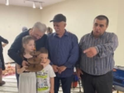 Галип Галипов показал представителям новых поколений предметы народного творчества