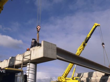 В Дербенте проводится укладка пролетов путепровода объездной дороги