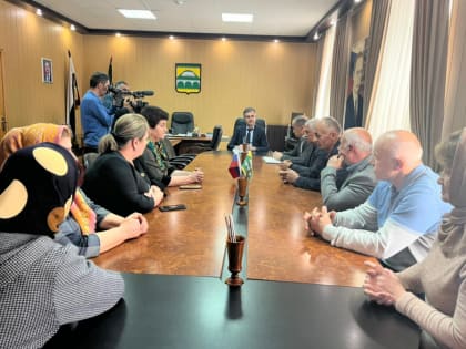 САИД ТЕМИРХАНОВ ВСТРЕТИЛСЯ С СЕМЬЯМИ УЧАСТНИКОВ СВО