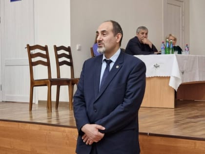 Министр образования и науки Дагестана Яхья Бучаев провел встречу с директорами школ Кайтагского района