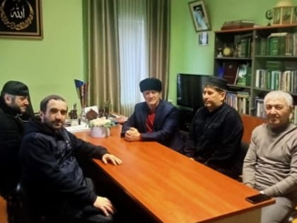 Представители Миннаца РД встретились с автором рукописного Корана Сулейманом Аширалиевым