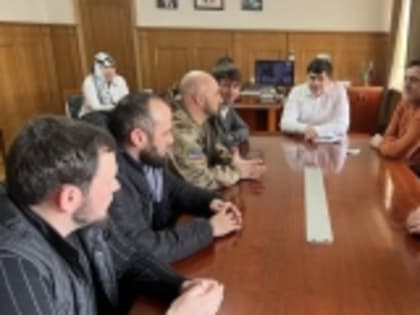 Власти Новолакского района провели встречу с участниками СВО